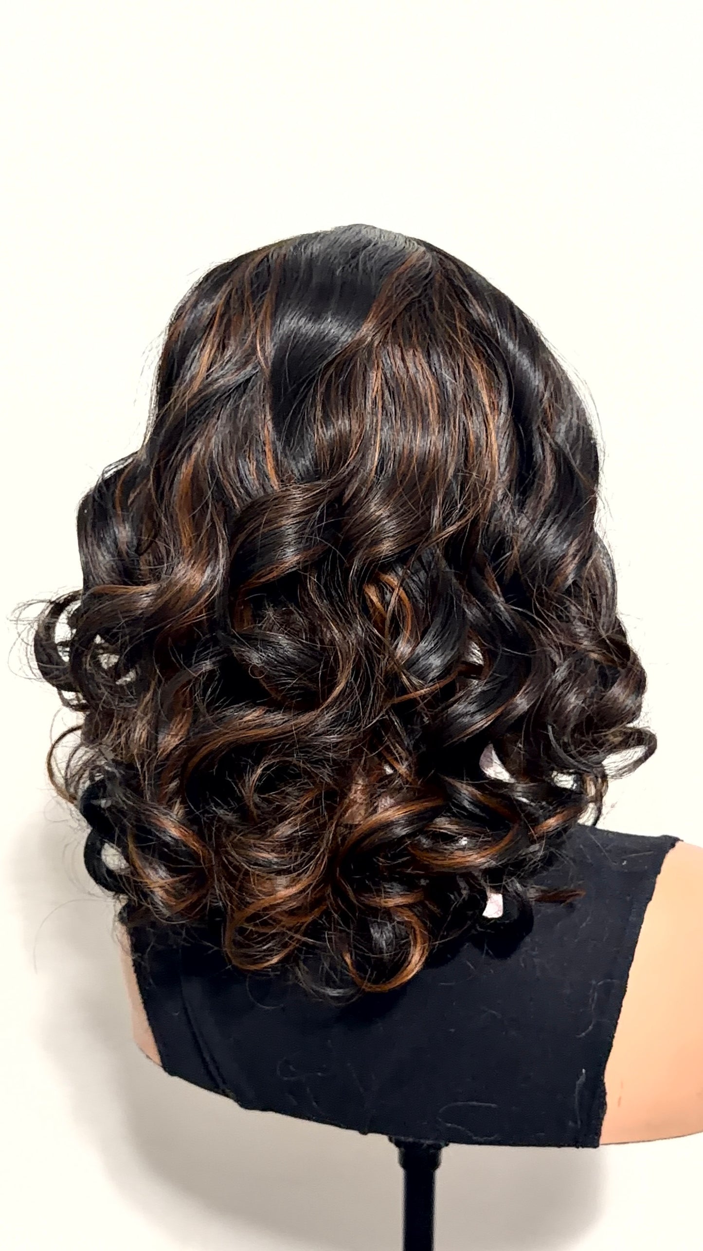 Caramel Luxe - Synthetic 16 Inch Loose Wave Wigs for Women Featuring with Big Curls, 4*1 Lace Front, Shoulder-Length, Middle Part, And Made from Synthetic Materials in Ombre Brown with Highlights And Black